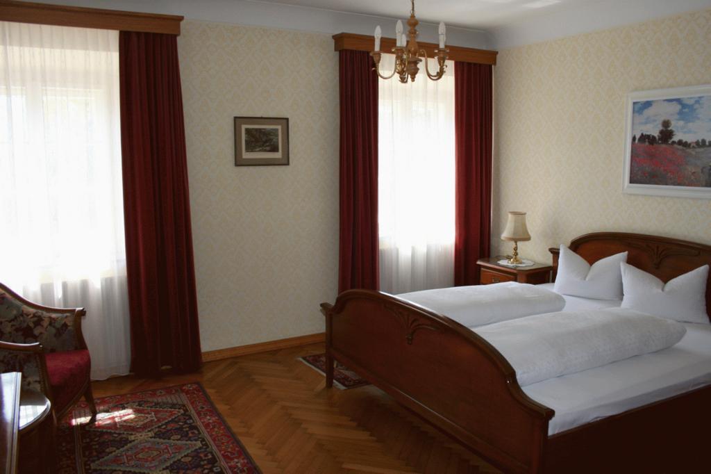 امست Schlosshotel Post Edelfreisitz Sprengenstein الغرفة الصورة